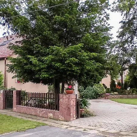 Stunning In W/ Outdoor Swimming Pool And 4 Bedrooms