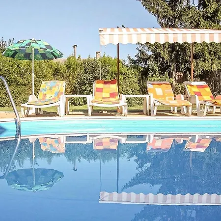Stunning In W/ Outdoor Swimming Pool And 4 Bedrooms Holiday home *